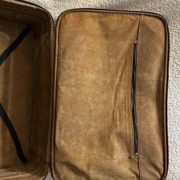 Louis Vuitton carry on luxury item - Picture 7 of 14